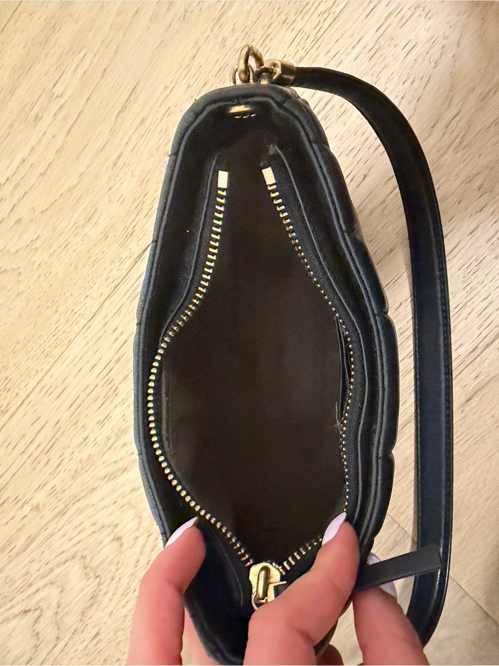 Tory Burch Black Quilted Logo Shoulder Bag with Gold Hardware - Picture 3 of 7